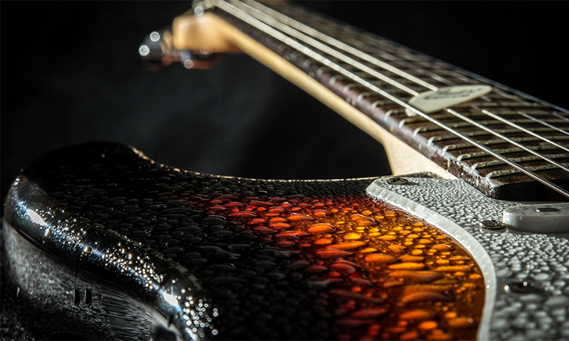 Le principe de fonctionnement et le dispositif de guitare électrique