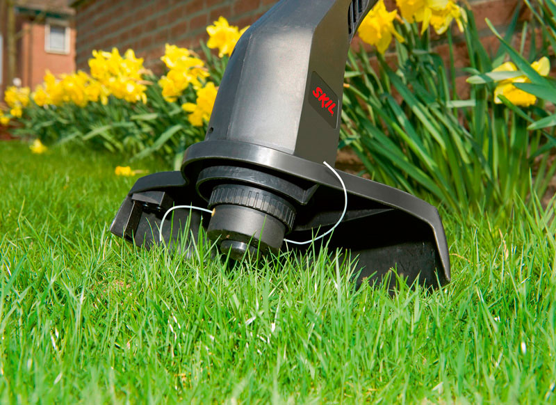 Le principe de fonctionnement et le coupe-herbe pour gazon