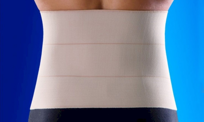 Bandage postopératoire sur la cavité abdominale