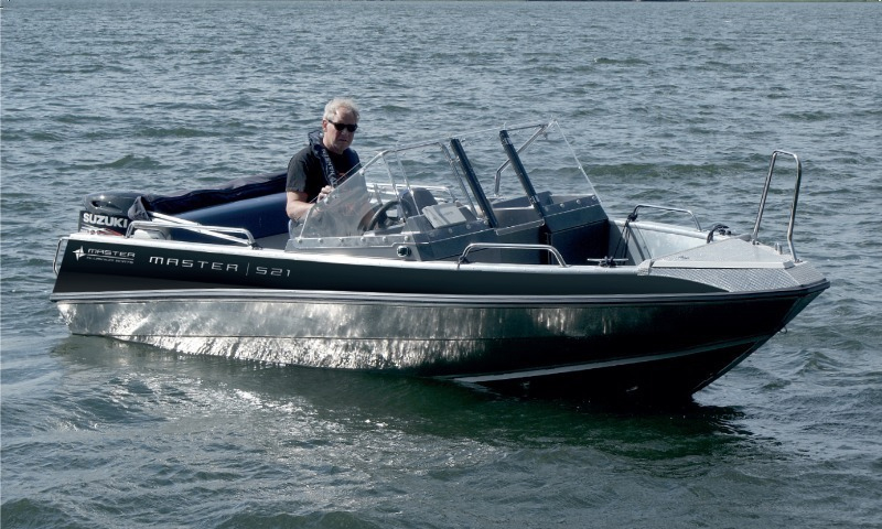 MASTER 521 - pour pêcher loin de la côte