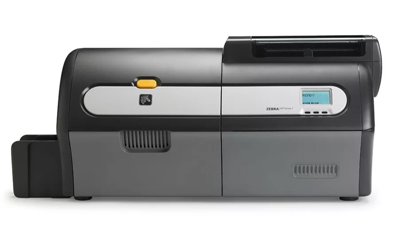 Zebra ZXP7 - une imprimante avec une fonction d'étalonnage automatique de l'épaisseur de la carte